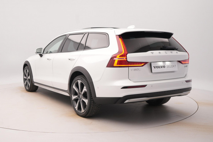 Volvo V60 CC B4 AWD ULTIMATE REZERVACE 2.0 CC CC