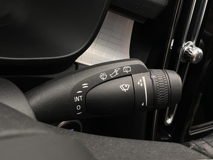 Volvo XC40 B4 AWD MOMENTUM AUT REZERVACE 2.0 Momentum