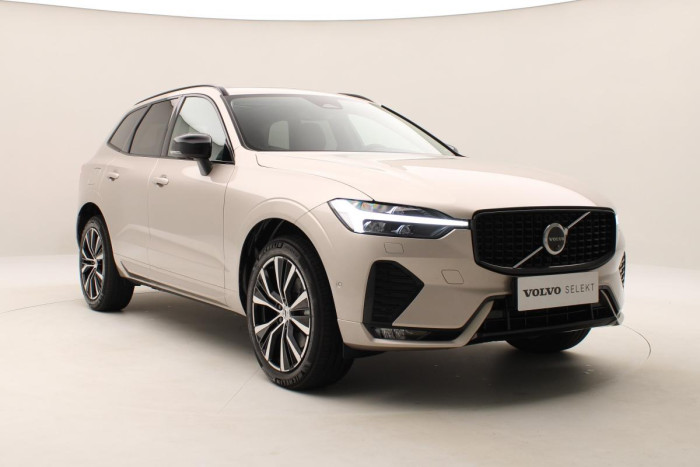 Volvo XC60 B4 AWD DARK ULTIMATE REZERVACE