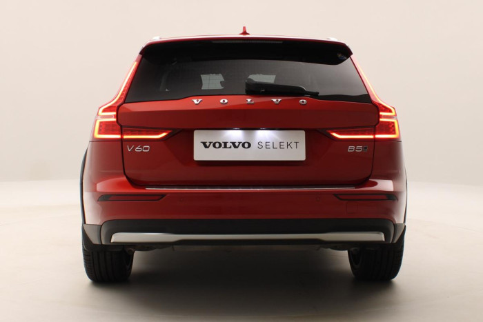 Volvo V60 CC B5 AWD ULTIMATE REZERVACE 2.0 CC CC