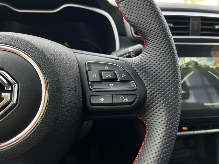 MG ZS ELEGANCE - ZIMNÍ PNEU ZDARMA* 1.0 Elegance