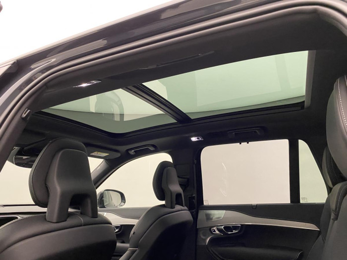 Volvo XC90 B6 AWD R-DESIGN REZERVACE