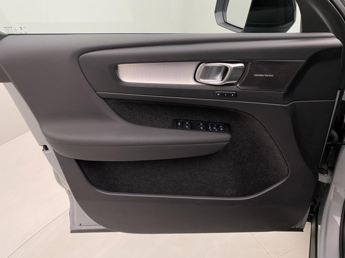 Volvo XC40 B3 DARK PLUS AUT CZ