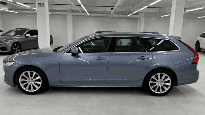 Volvo V90 D4 MOMENTUM AUT REZERVACE 2.0 d Momentum