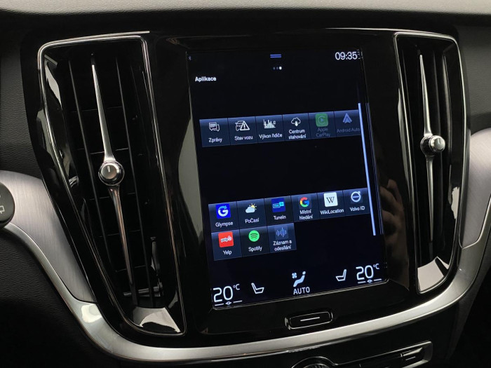 Volvo V60 B4 MOMENTUM AUT REZERVACE 2.0 Momentum