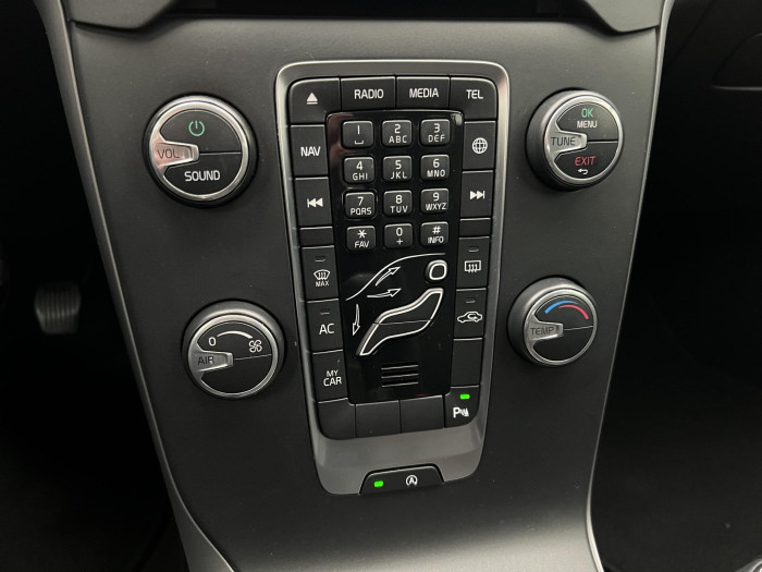 Volvo V40 T2 BLACK EDITION 1.maj. 2.0 Edition