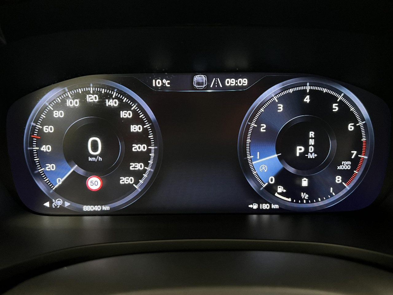 Volvo V60 B3 R-DESIGN AUT 1.maj.