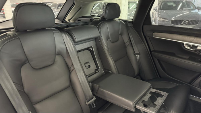 Volvo V90 CROSS COUNTRY B5 REZERVACE