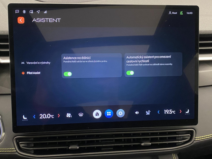 Lynk & Co 01 01 MORE PHEV