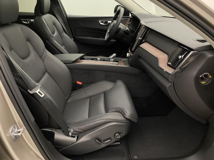 Volvo XC60 T6 AWD RECHARGE DARK ULTIMATE