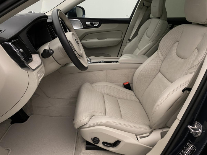 Volvo XC60 T8 AWD INSCRIPTION REZERVACE