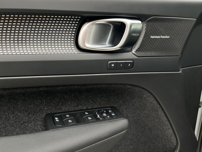 Volvo XC40 B3 ULTRA DARK AUT CZ 1.maj.