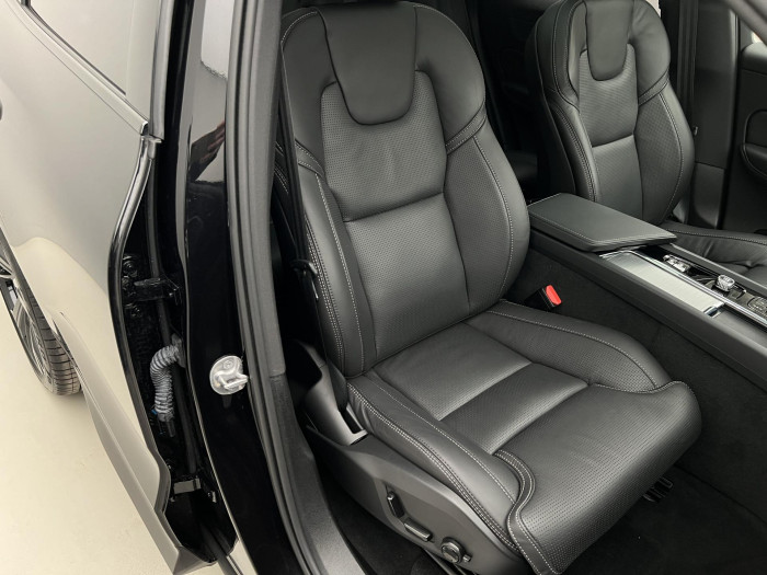 Volvo XC60 B5 AWD ULTRA BLACK REZERVACE