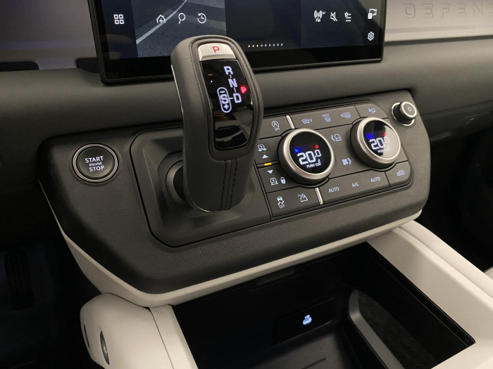 Land Rover Defender 110 D250 X-DYNAMIC SE AWD AUT 3.0 d Dynamic SE