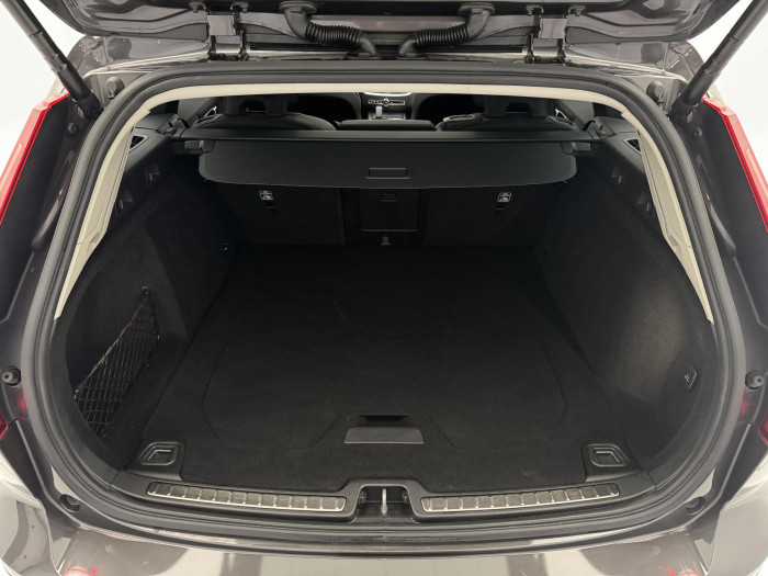 Volvo V60 B4 ULTIMATE DARK AUT