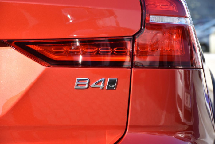 Volvo V60 CC B4 AWD ADVANCED REZERVACE 2.0 CC CC