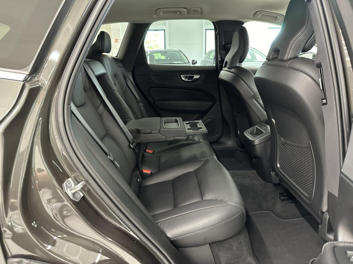 Volvo XC60 B4 AWD INSCRIPTION REZERVACE
