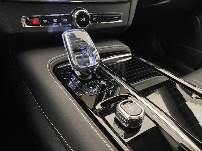 Volvo V90 T8 AWD RECHARGE REZERVACE