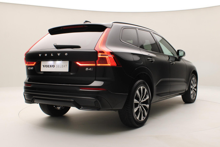 Volvo XC60 B4 AWD R-DESIGN REZERVACE