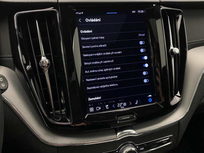 Volvo XC60 B5 AWD R-DESIGN AUT