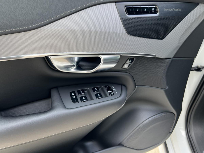 Volvo XC90 T8 AWD R-DESIGN 7 MÍSTNÁ Aut