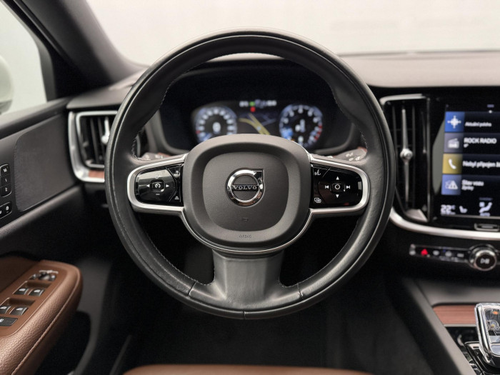 Volvo S60 B4 INSCRIPTION AUT CZ