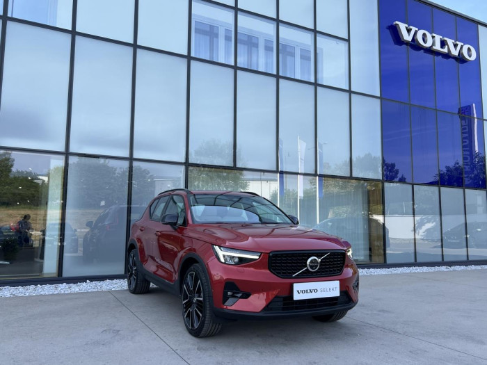 Volvo XC40 B4 AWD DARK ULTIMATE Aut 1.maj