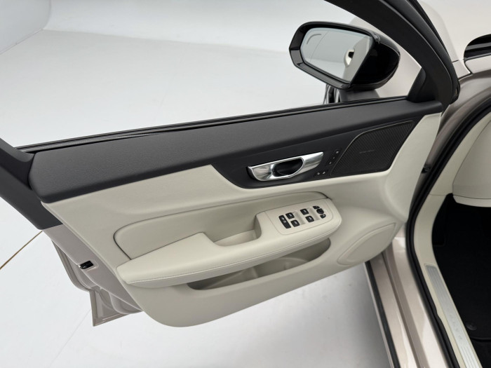 Volvo V60 B4 AUT DARK PLUS