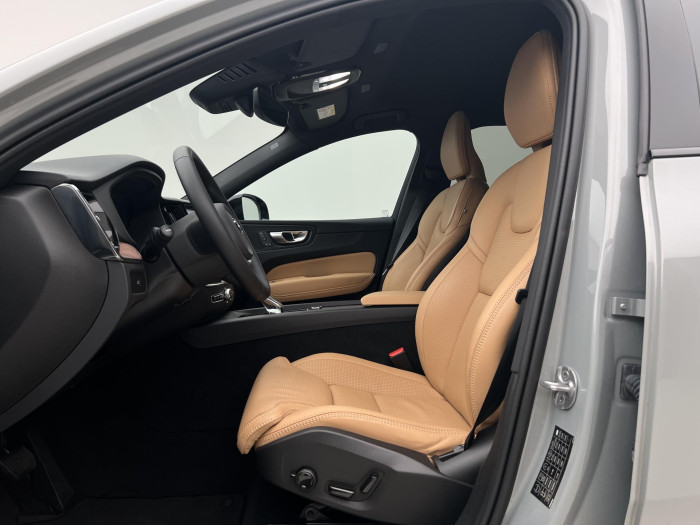 Volvo XC60 B4 AWD PLUS DARK AUT CZ
