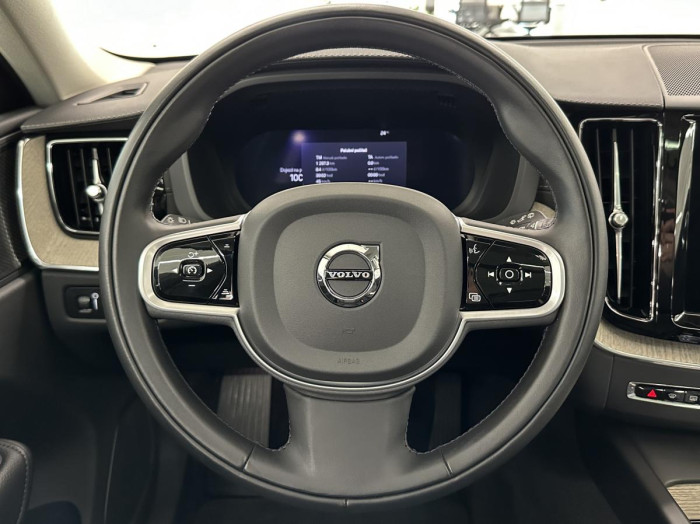 Volvo XC60 B5 AWD PLUS BRIGHT REZERVACE 2.0 Plus