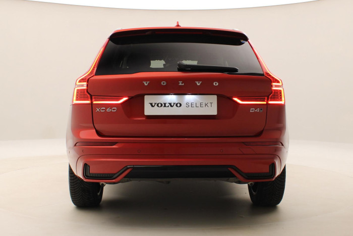 Volvo XC60 B4 AWD PLUS DARK AUT CZ 1.maj.