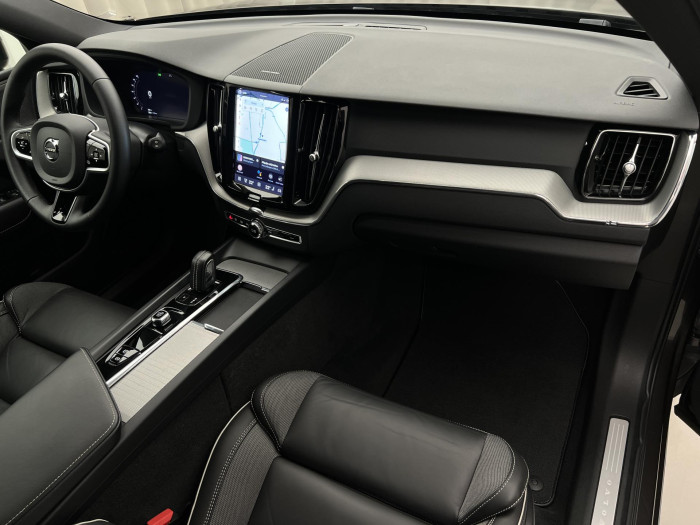 Volvo XC60 B5 AWD R-DESIGN AUT 1.maj.