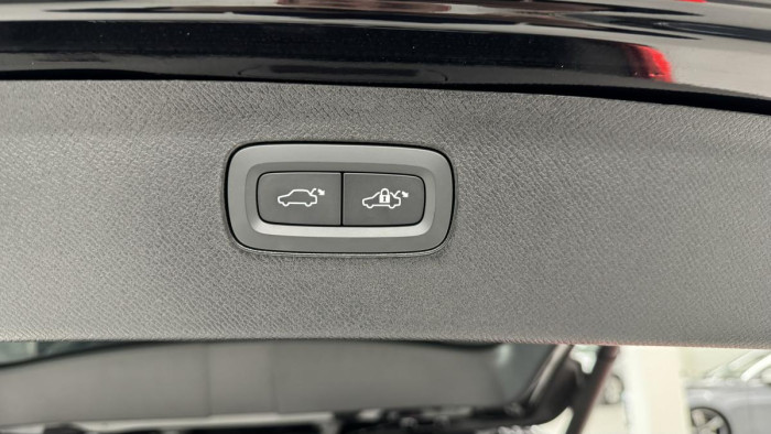 Volvo XC90 B5 AWD ULTIMATE AUT REZERVACE