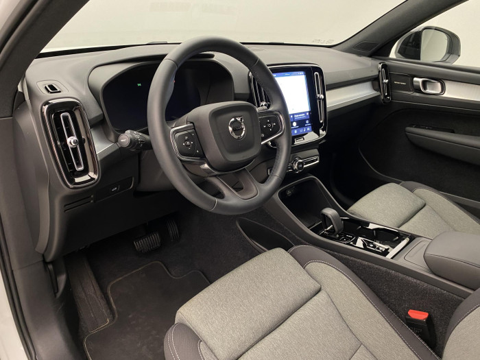 Volvo XC40 B3 DARK PLUS AUT CZ