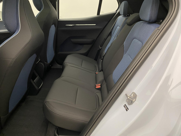 Volvo EX30 PURE ELECTRIC TWIN AWD ULTRA