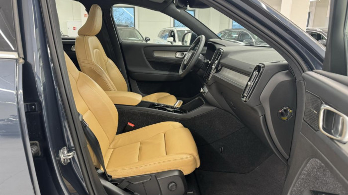 Volvo XC40 T5 TWINe INSCRIPTION REZERVACE