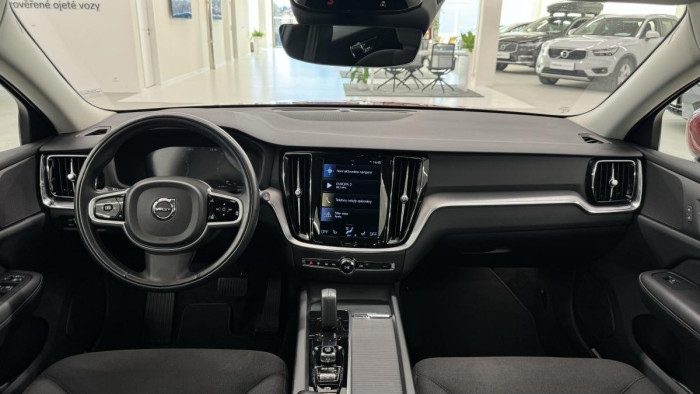 Volvo V60 B4 MOMENTUM AUT REZERVACE 2.0 Momentum