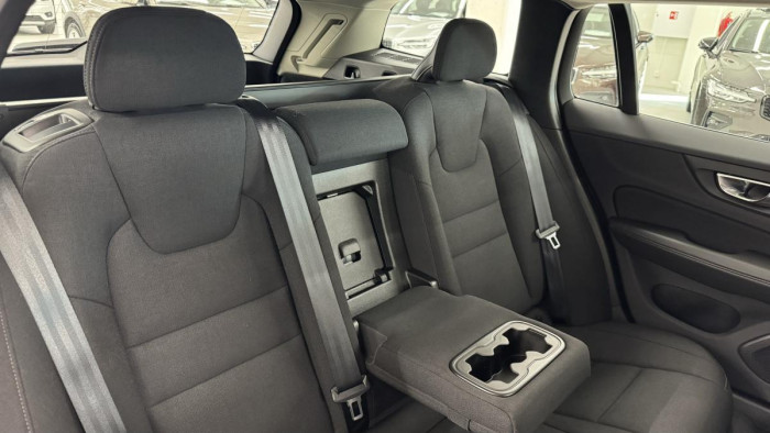 Volvo V60 B4 MOMENTUM AUT REZERVACE 2.0 Momentum