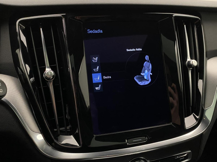 Volvo V60 B6 AWD R-DESIGN AUT REZERVACE