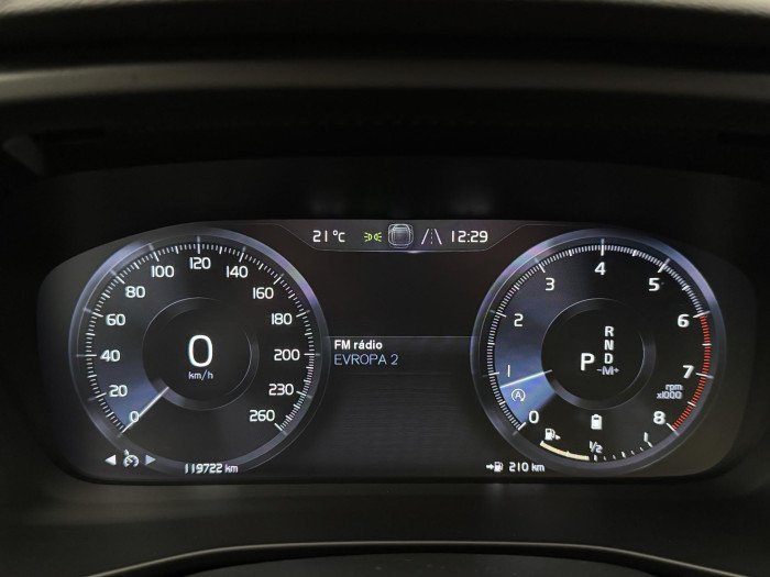 Volvo XC40 B4 MOMENTUM AUT CZ 2.0 Momentum