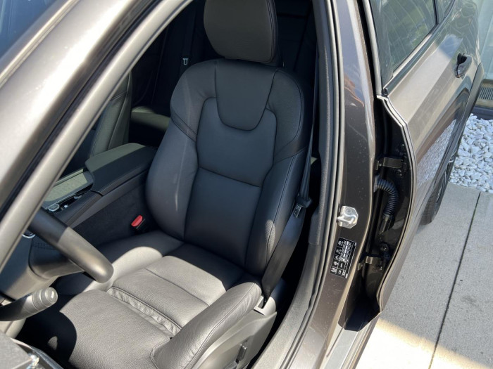 Volvo V90 CROSS COUNTRY B4 AWD Aut 1.maj