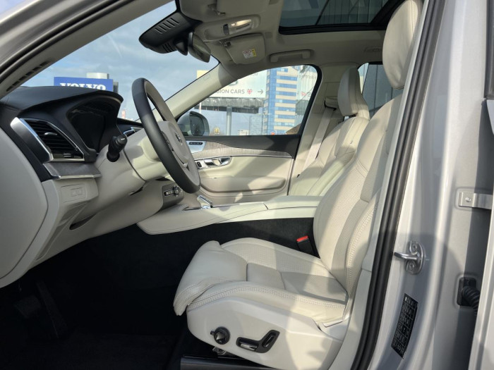 Volvo XC90 T8 AWD ULT. BRIGHT 7MÍSTNÁ Aut
