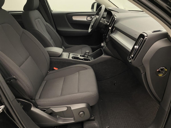 Volvo XC40 B4 AWD MOMENTUM AUT REZERVACE 2.0 Momentum