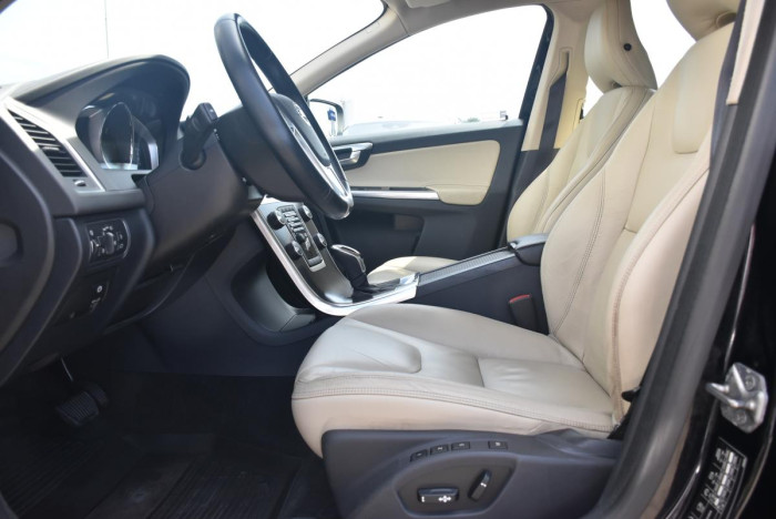 Volvo XC60 D5 AWD SUMMUM REZERVACE 2.4 d Summum