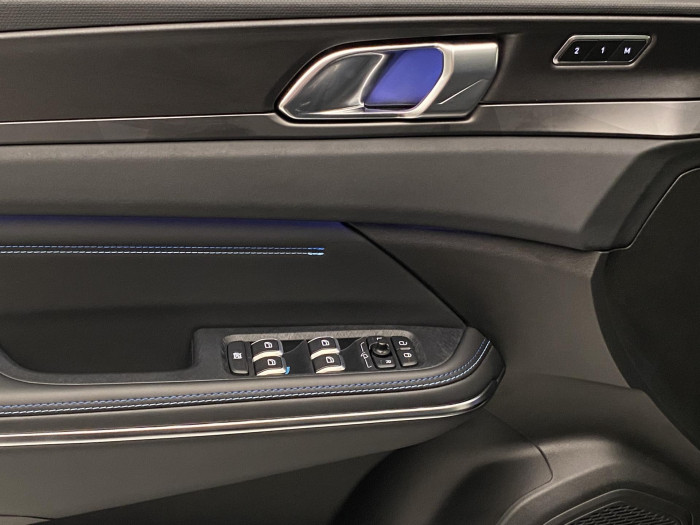 Lynk & Co 01 PHEV DCT AUT 1.maj