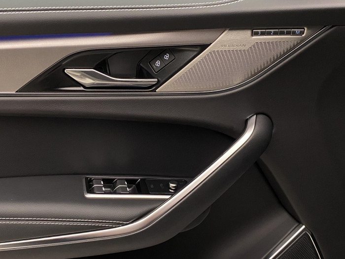 Jaguar F-Pace D300 R-DYNAMIC SE REZERVACE 3.0 d Dynamic SE