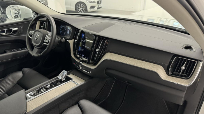 Volvo XC60 B5 AWD INSCRIPTION REZERVACE