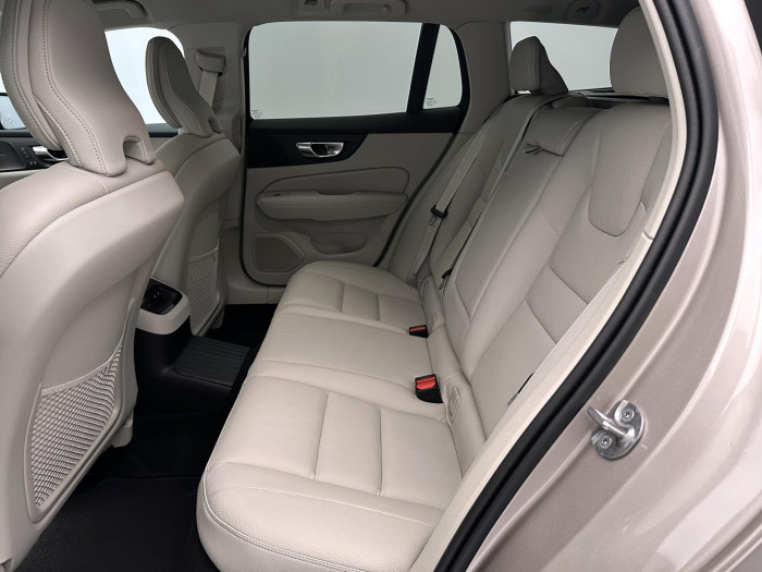 Volvo V60 T6 AWD Plug-in DARK PLUS