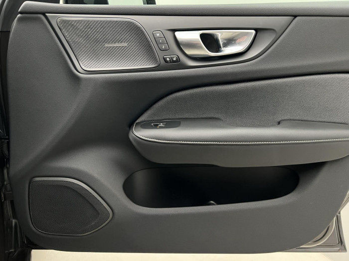 Volvo S60 B5 AWD ULTIMATE DARK AUT 1.maj