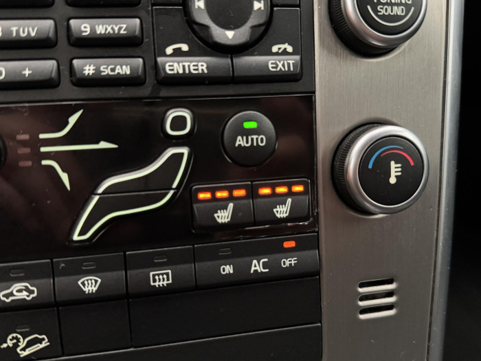 Volvo XC60 D3 AWD MOMENTUM CZ 1.maj 2.4 d Momentum